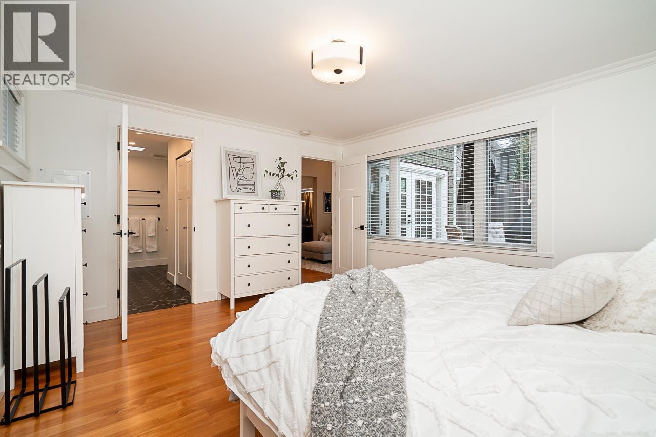 375 KEARY STREET, New Westminster