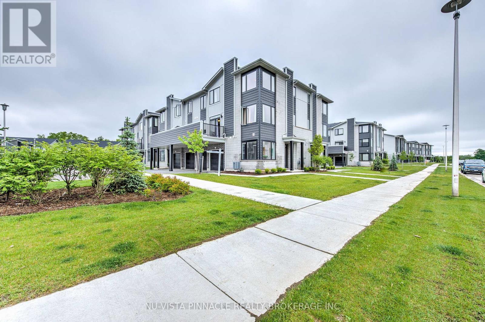 177 Edgevalley Unit 188 photo 3