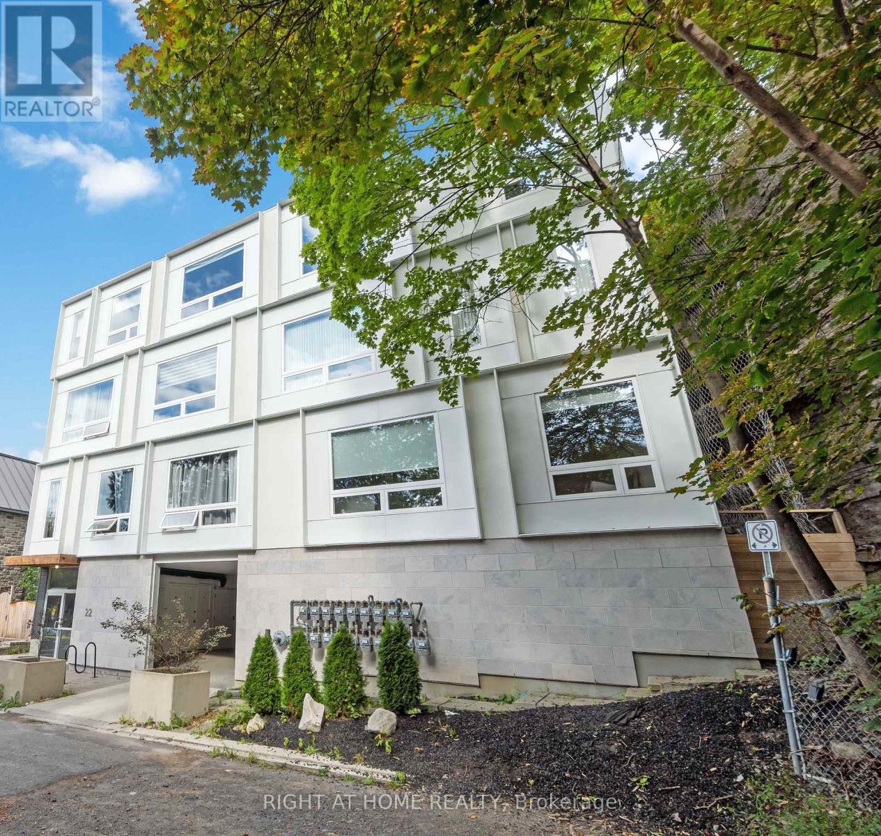 #305 22 PERKINS STREET - 23