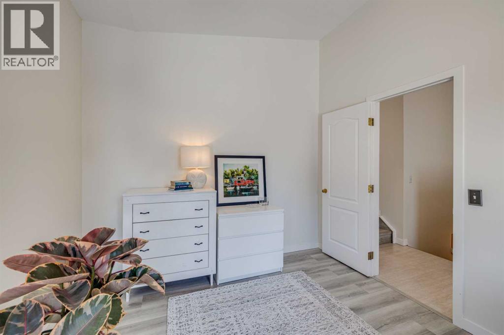 Single Family House Bungalow for Sale in  Somerside Manor SW Somerset Calgary 