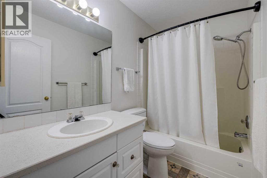 Single Family House Bungalow for Sale in  Somerside Manor SW Somerset Calgary 