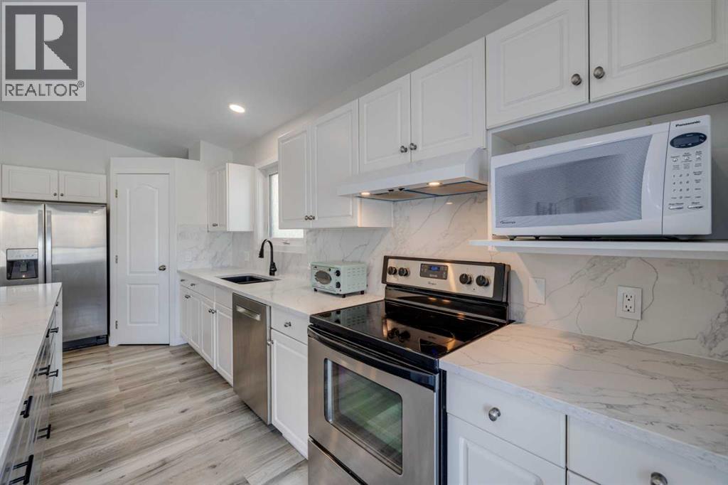 Single Family House Bungalow for Sale in  Somerside Manor SW Somerset Calgary 