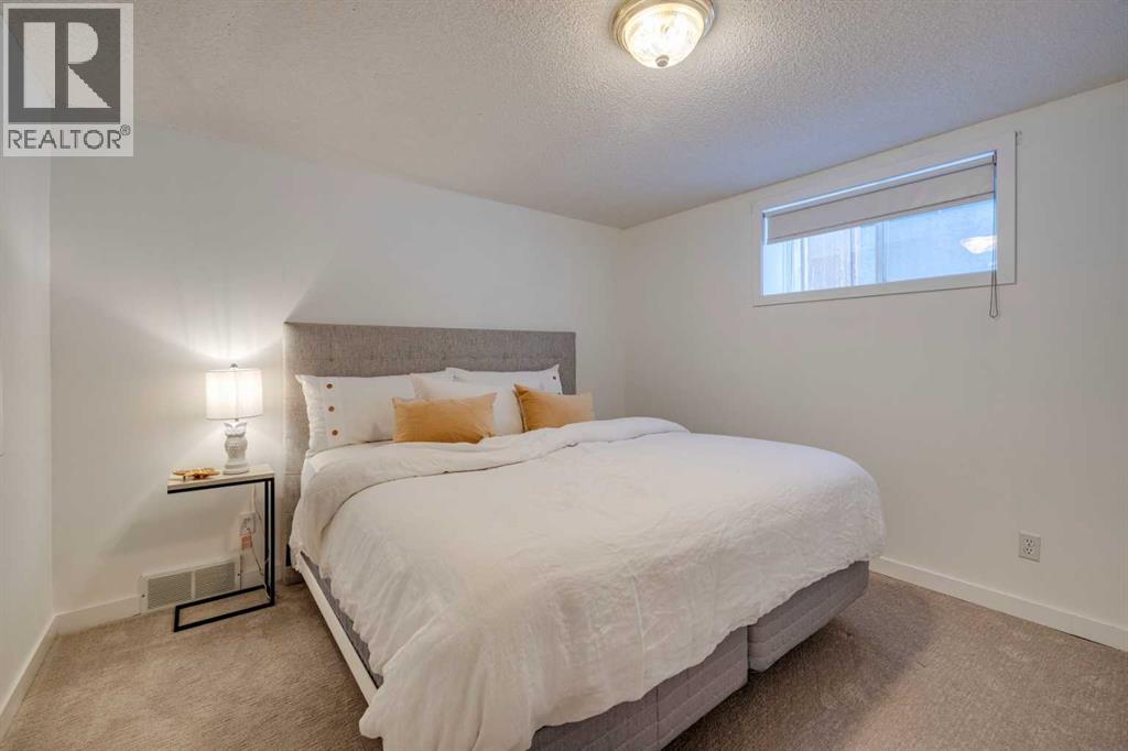 Single Family House Bungalow for Sale in  Somerside Manor SW Somerset Calgary 