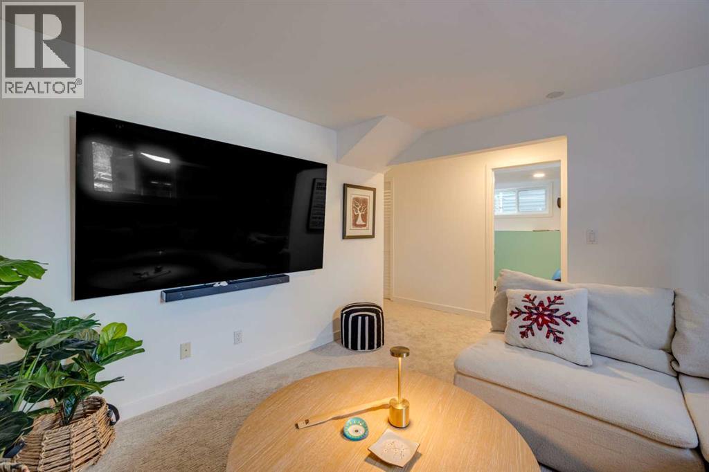 Single Family House Bungalow for Sale in  Somerside Manor SW Somerset Calgary 