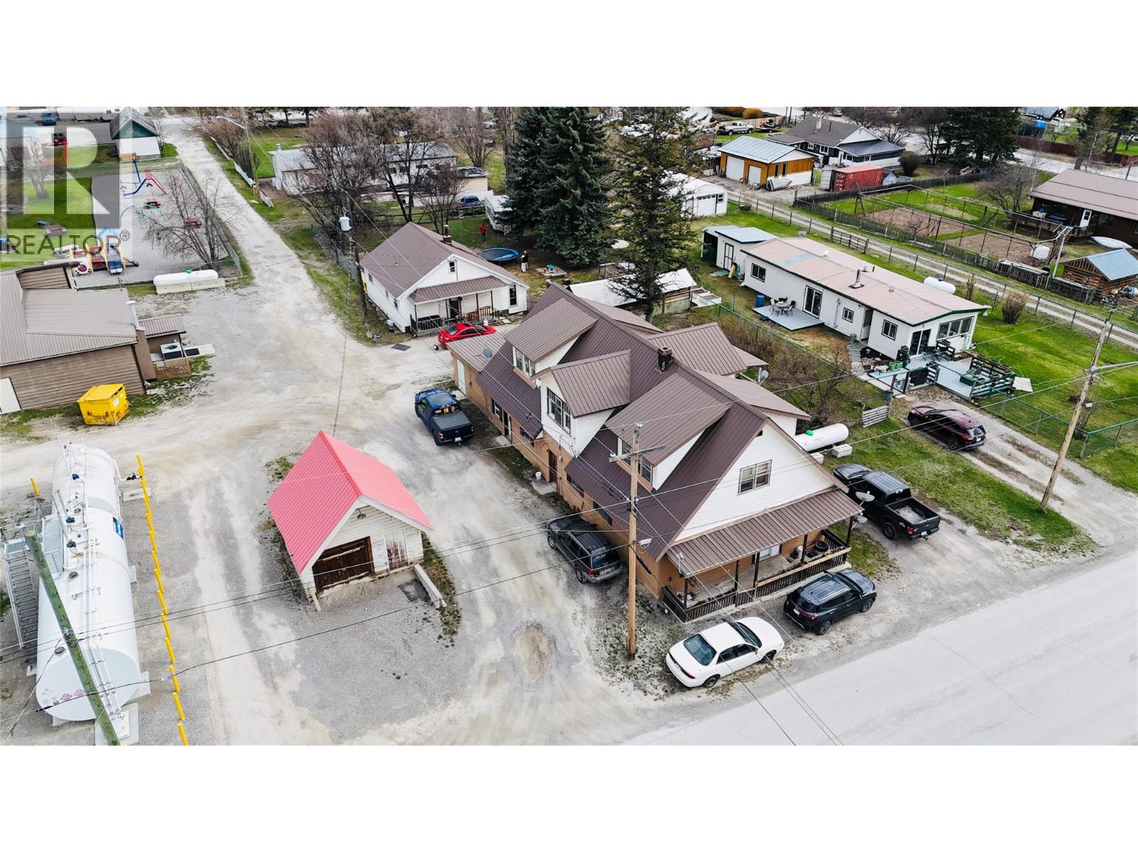 5744 VERMILLION Street - Photo 2 of 40, Edgewater, British Columbia