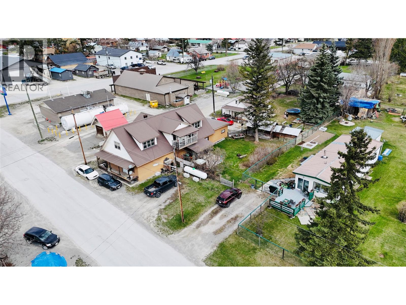 5744 VERMILLION Street - Photo 3 of 40, Edgewater, British Columbia