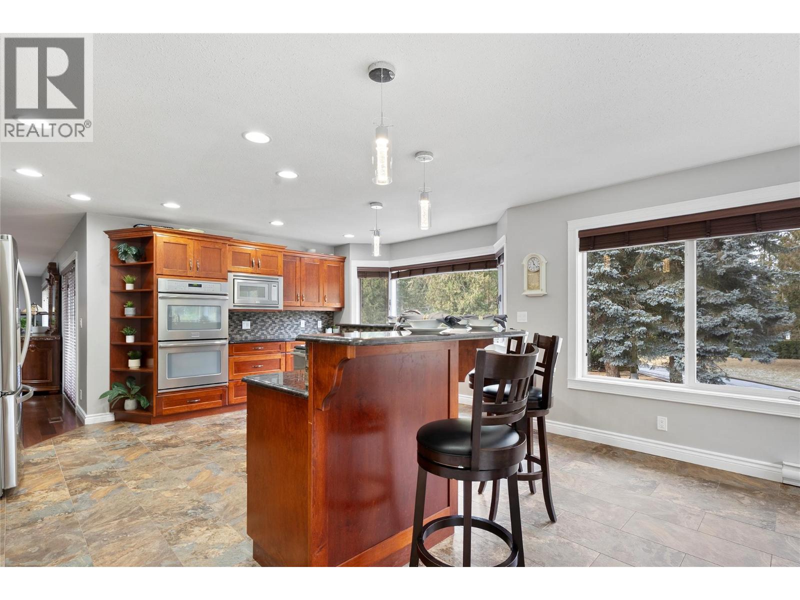 2746 Balmoral Road - 37