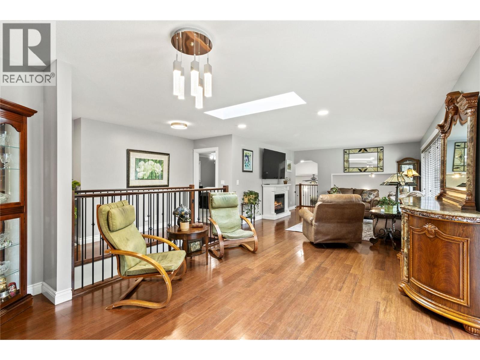 2746 Balmoral Road - 16
