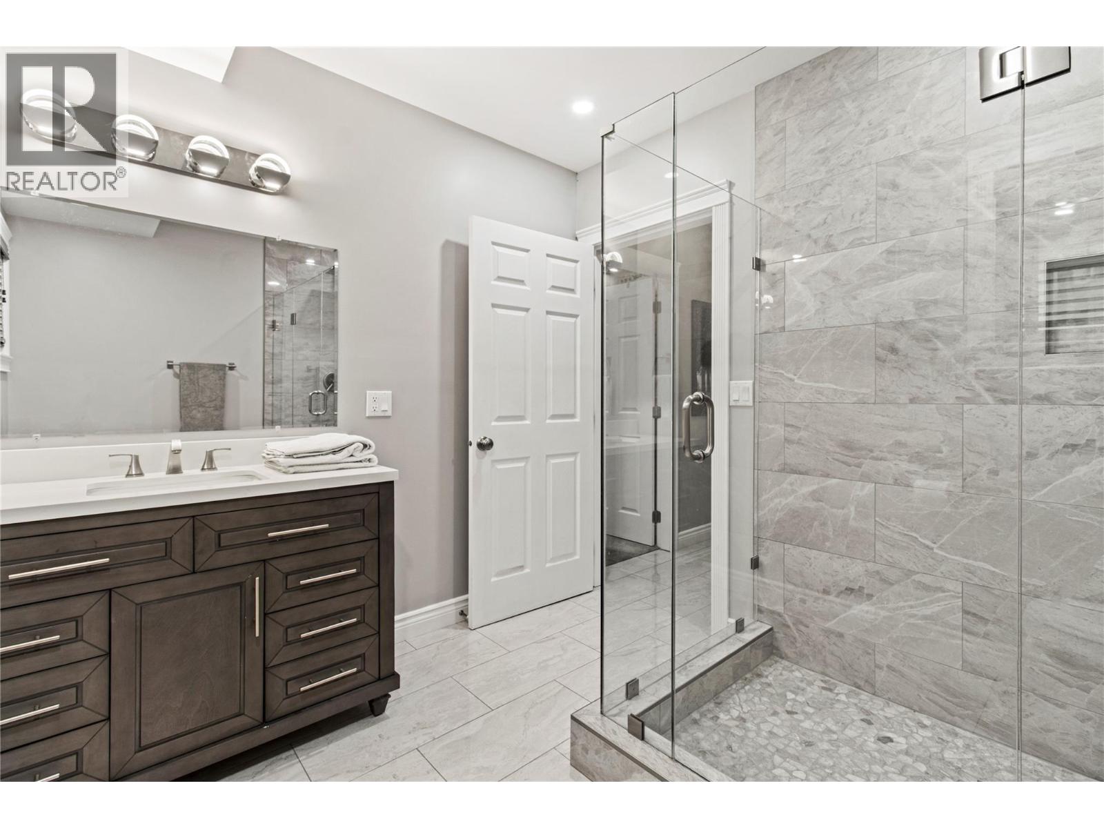 2746 Balmoral Road - 61