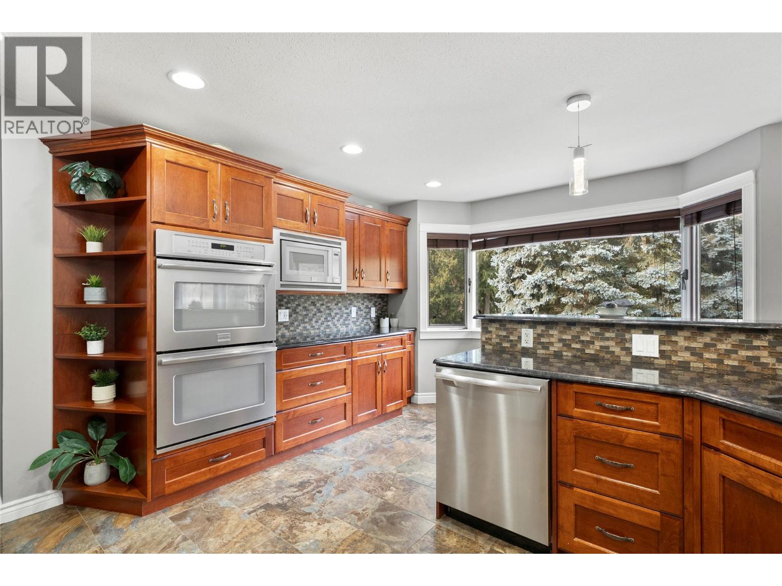 2746 Balmoral Road - 29