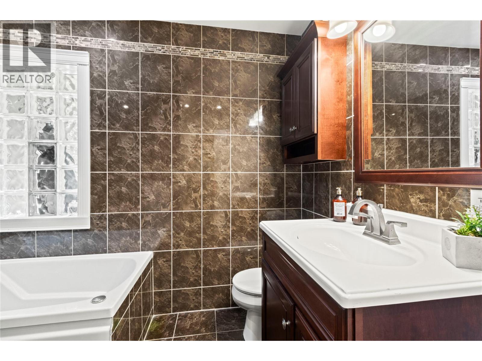 2746 Balmoral Road - 42