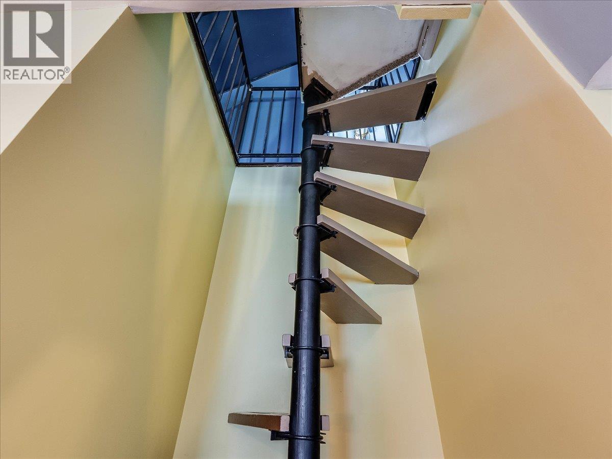 1522 Third Avenue, Trail