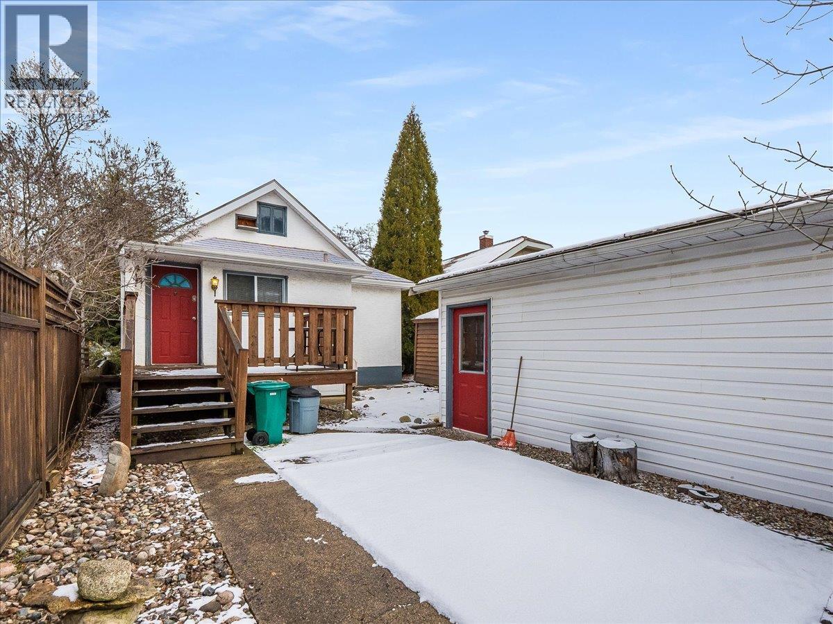 1522 Third Avenue, Trail