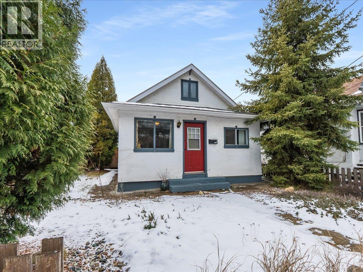 1522 Third Avenue, Trail