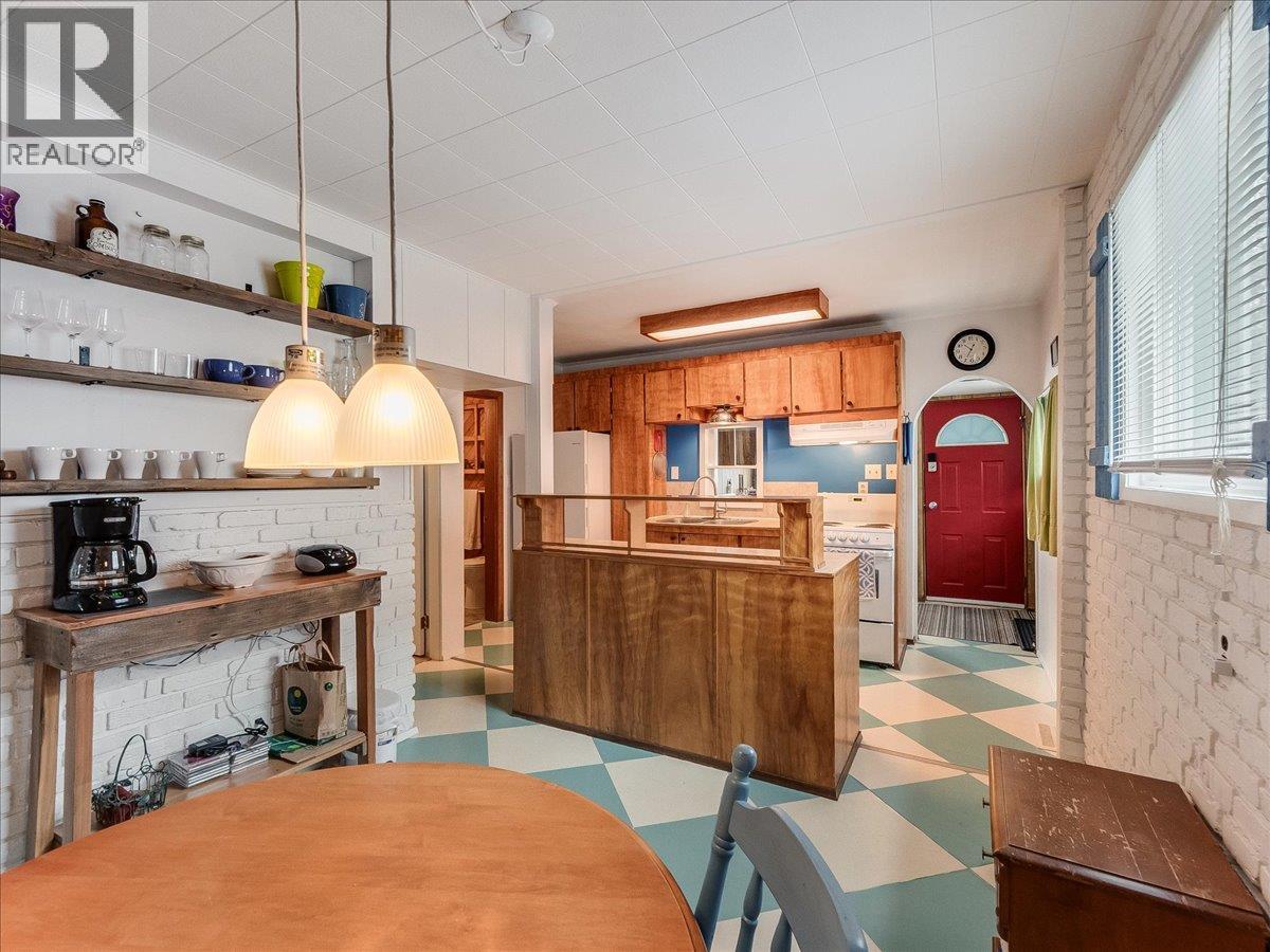 1522 Third Avenue, Trail