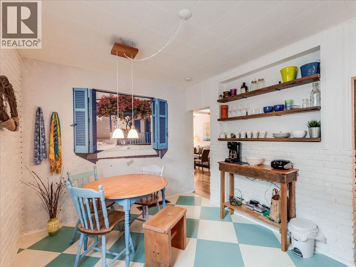 1522 Third Avenue, Trail