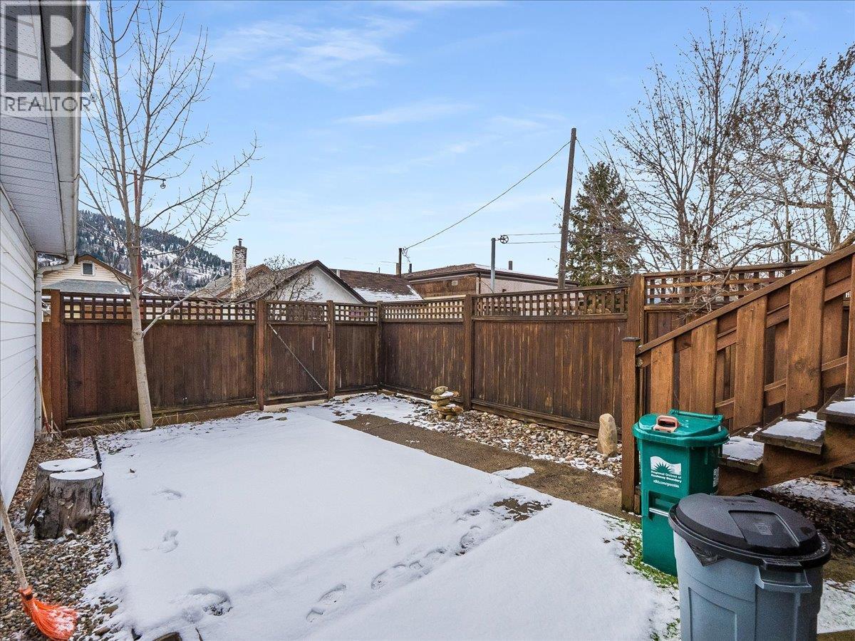 1522 Third Avenue, Trail