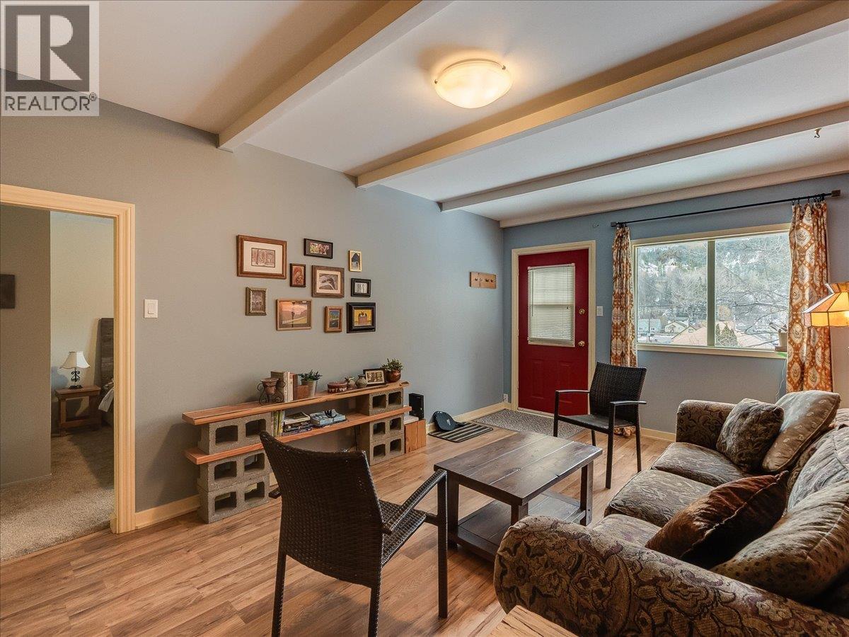 1522 Third Avenue, Trail