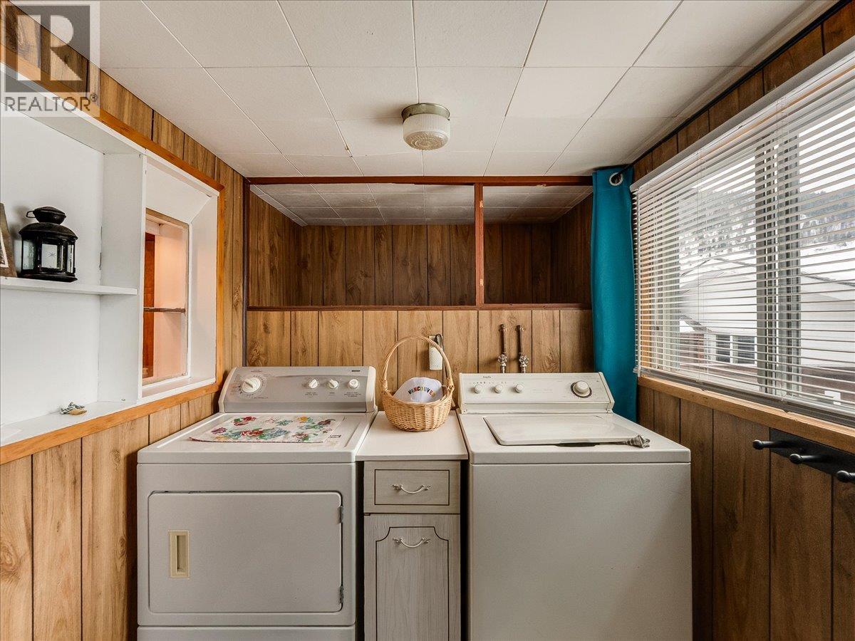 1522 Third Avenue, Trail