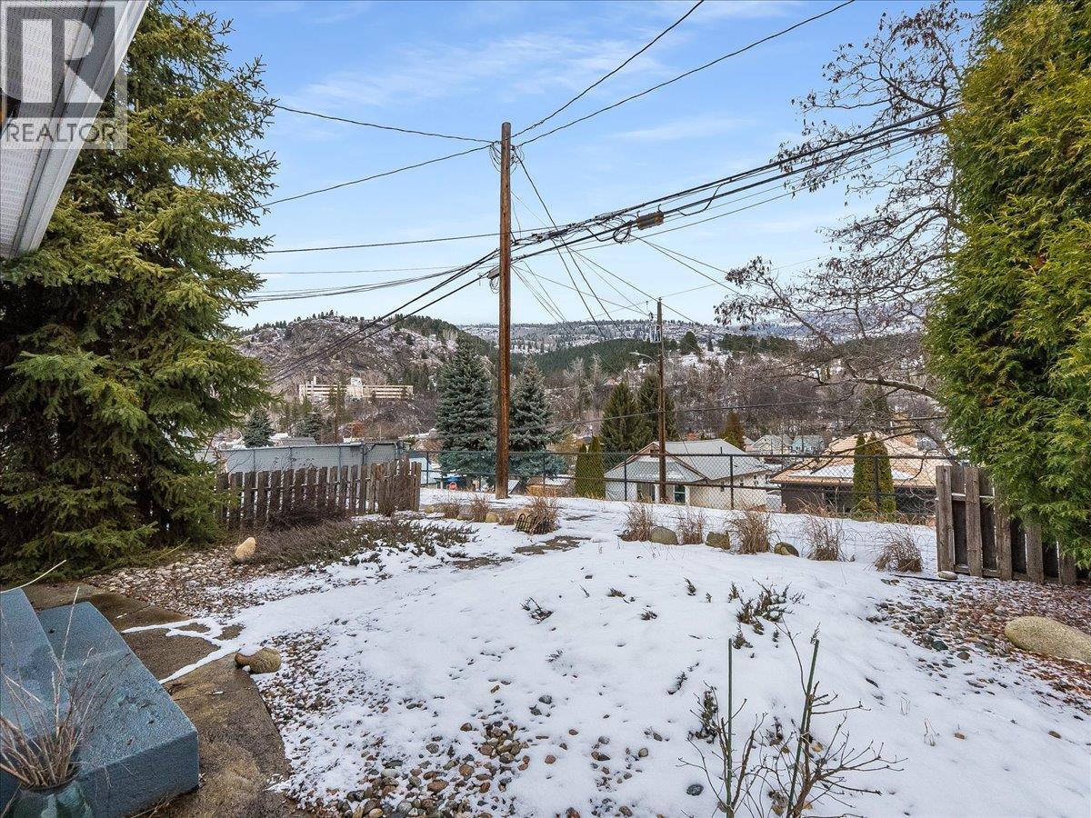 1522 Third Avenue, Trail