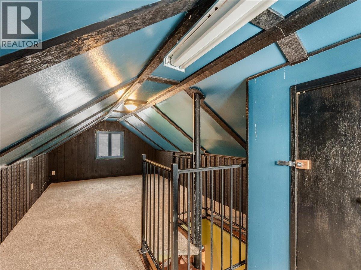 1522 Third Avenue, Trail