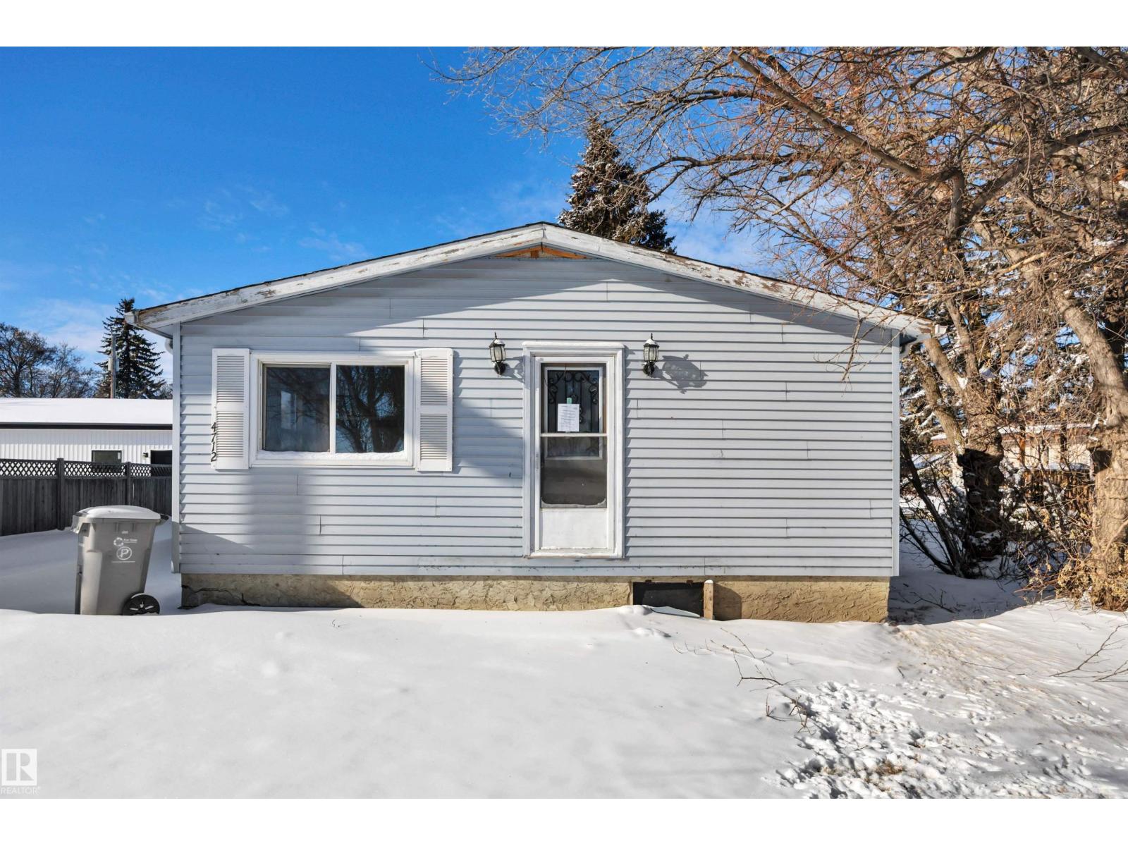 4712 49 ST - Photo 2 of 32, Calmar, Alberta