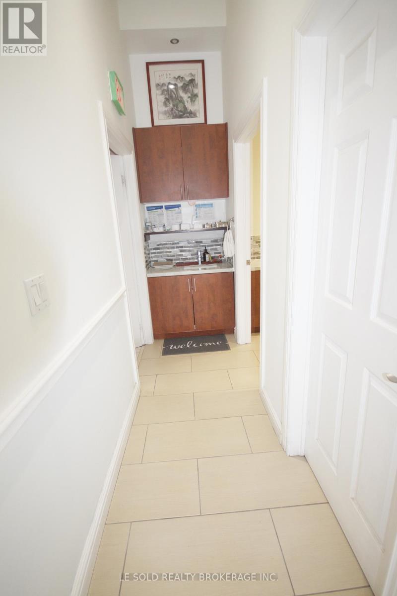 C1 - 125 PEDERSEN DRIVE - Photo 5 of 7, Aurora (Bayview Wellington), Ontario