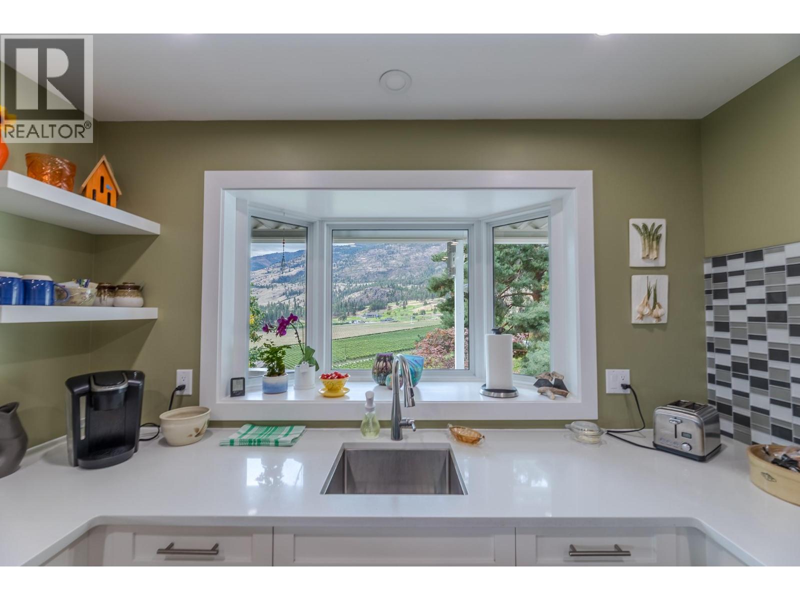 101 Knippelberg Road, Oliver