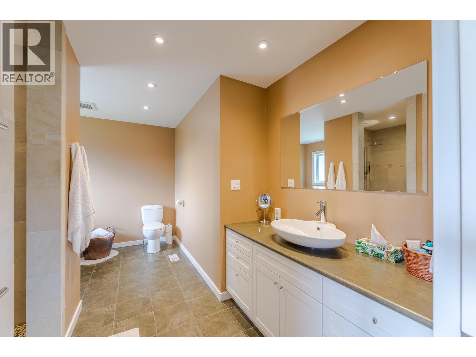 101 Knippelberg Road, Oliver