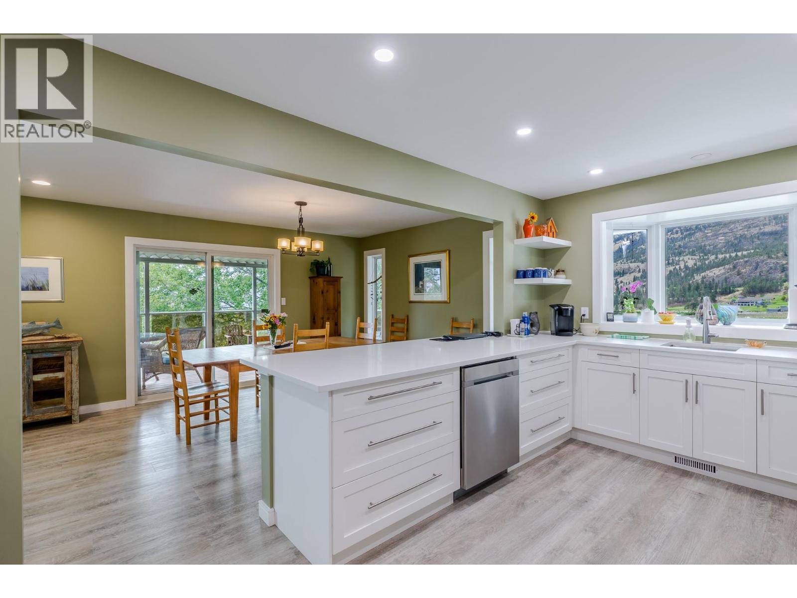 101 Knippelberg Road, Oliver