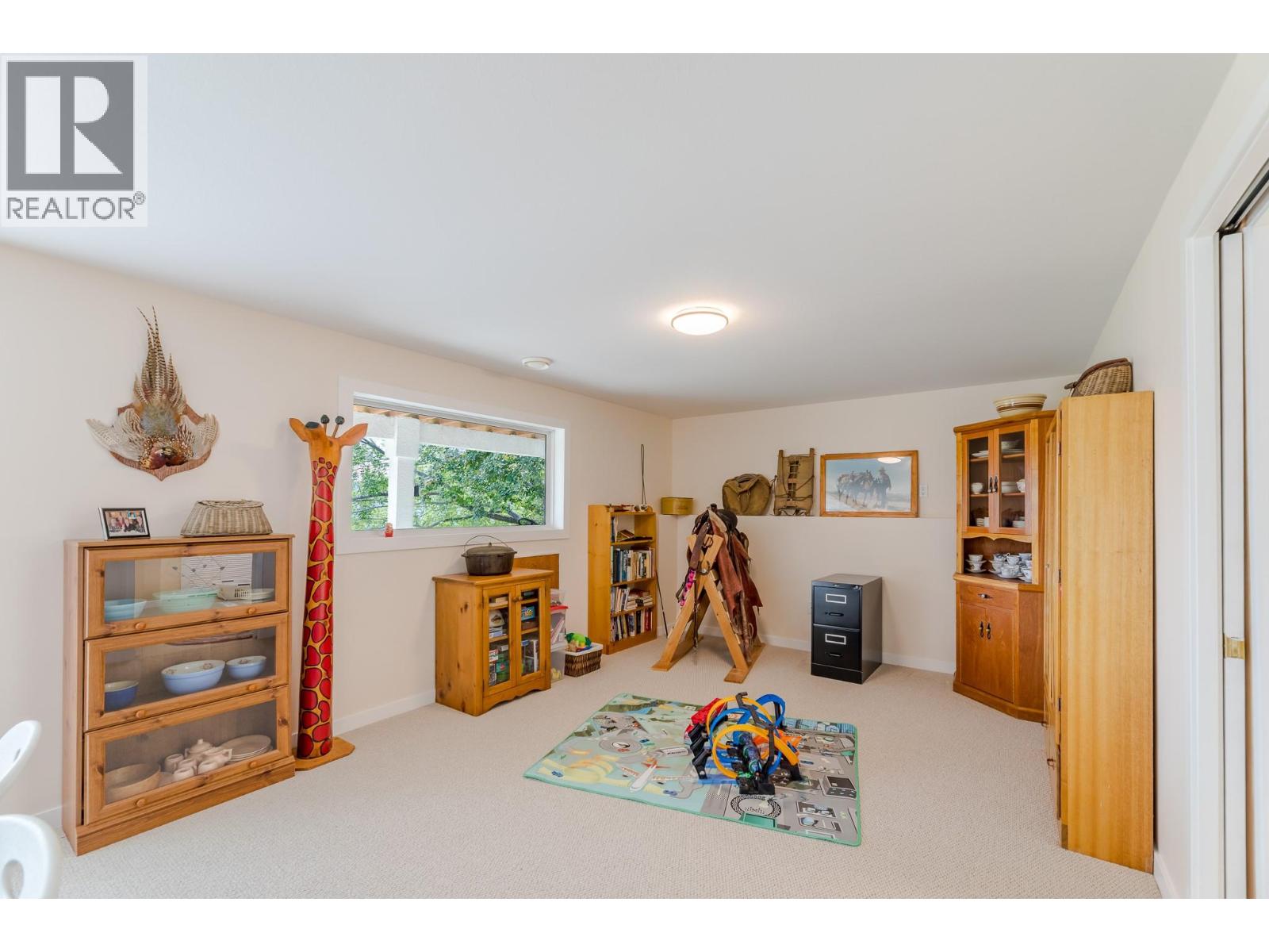 101 Knippelberg Road, Oliver