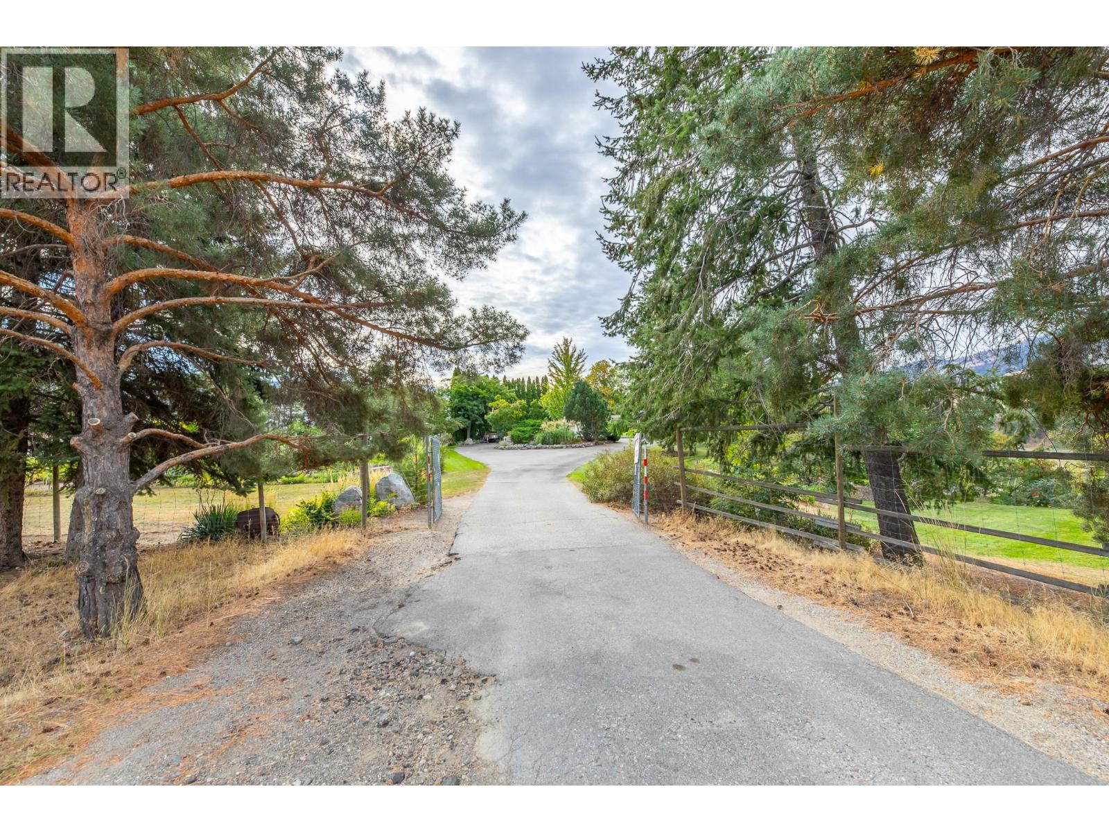 101 Knippelberg Road, Oliver