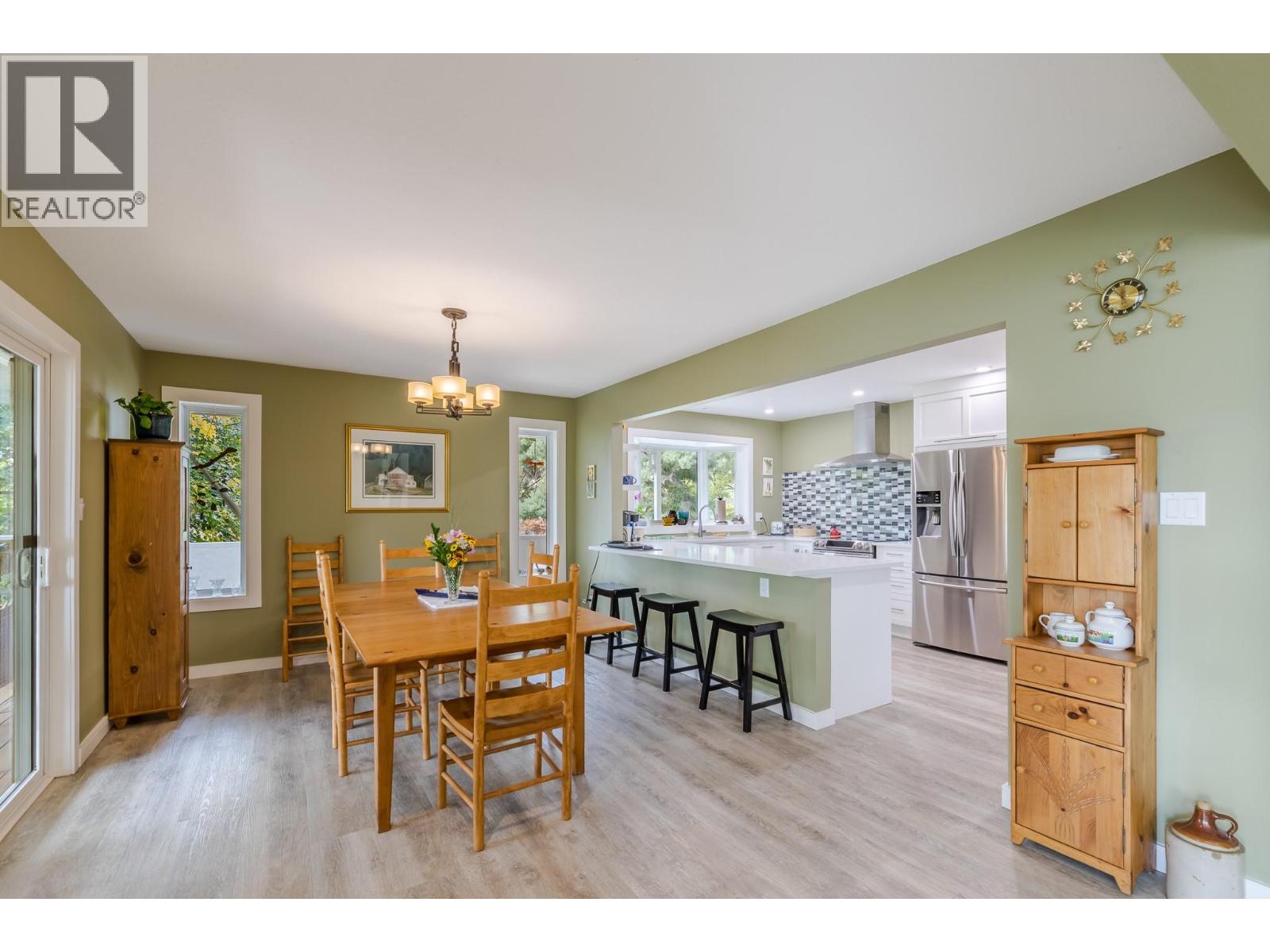 101 Knippelberg Road, Oliver