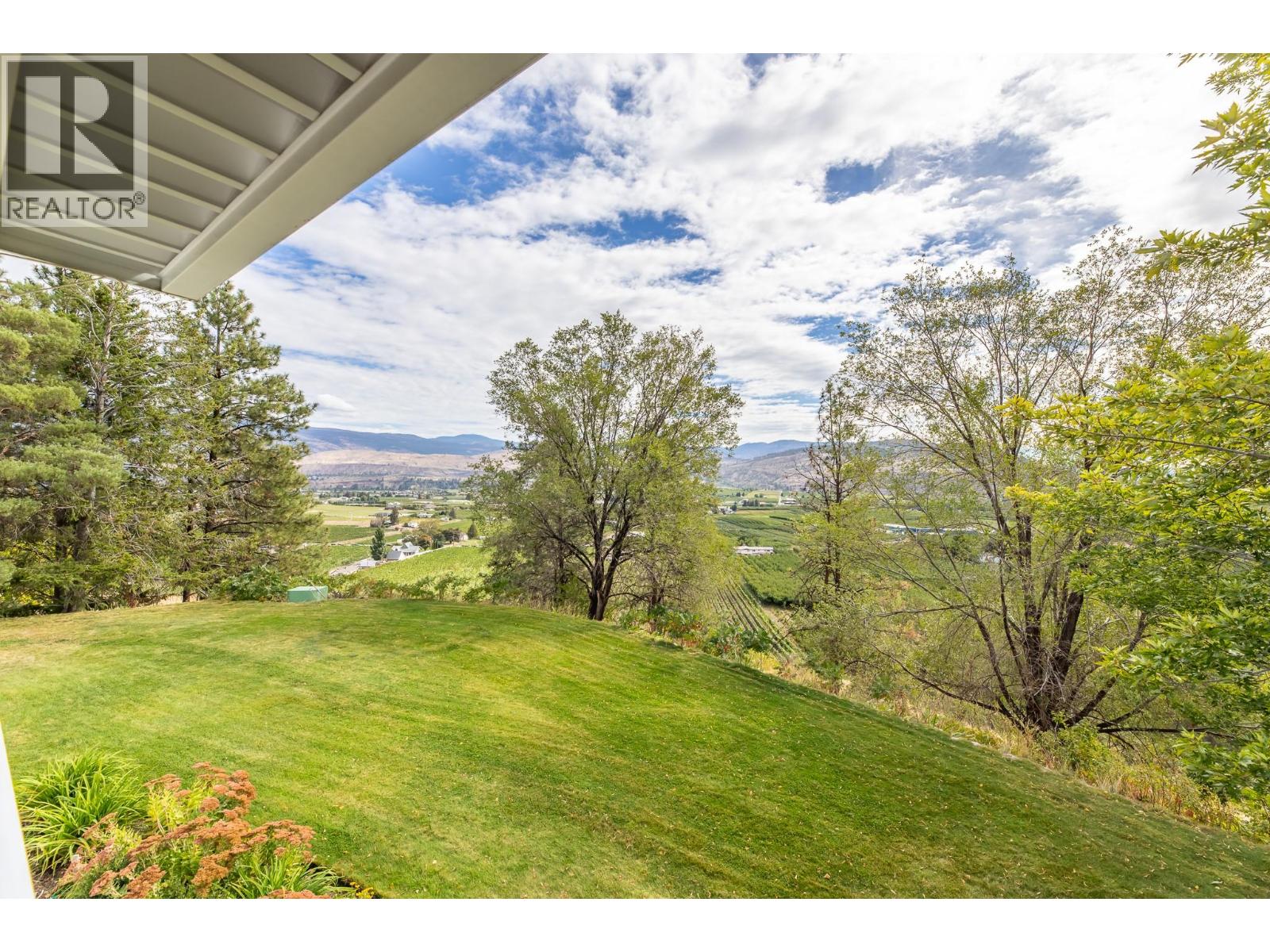 101 Knippelberg Road, Oliver