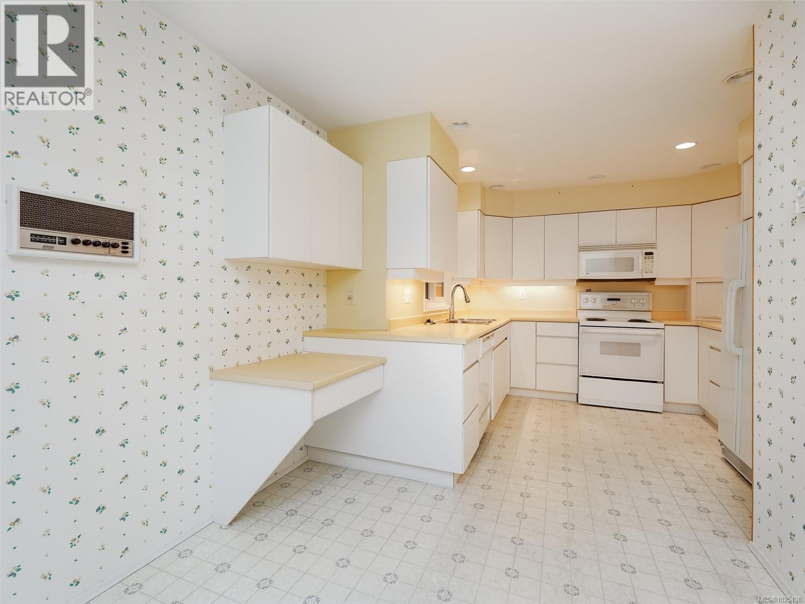 159 2345 Cedar Hill Cross Rd, Oak Bay