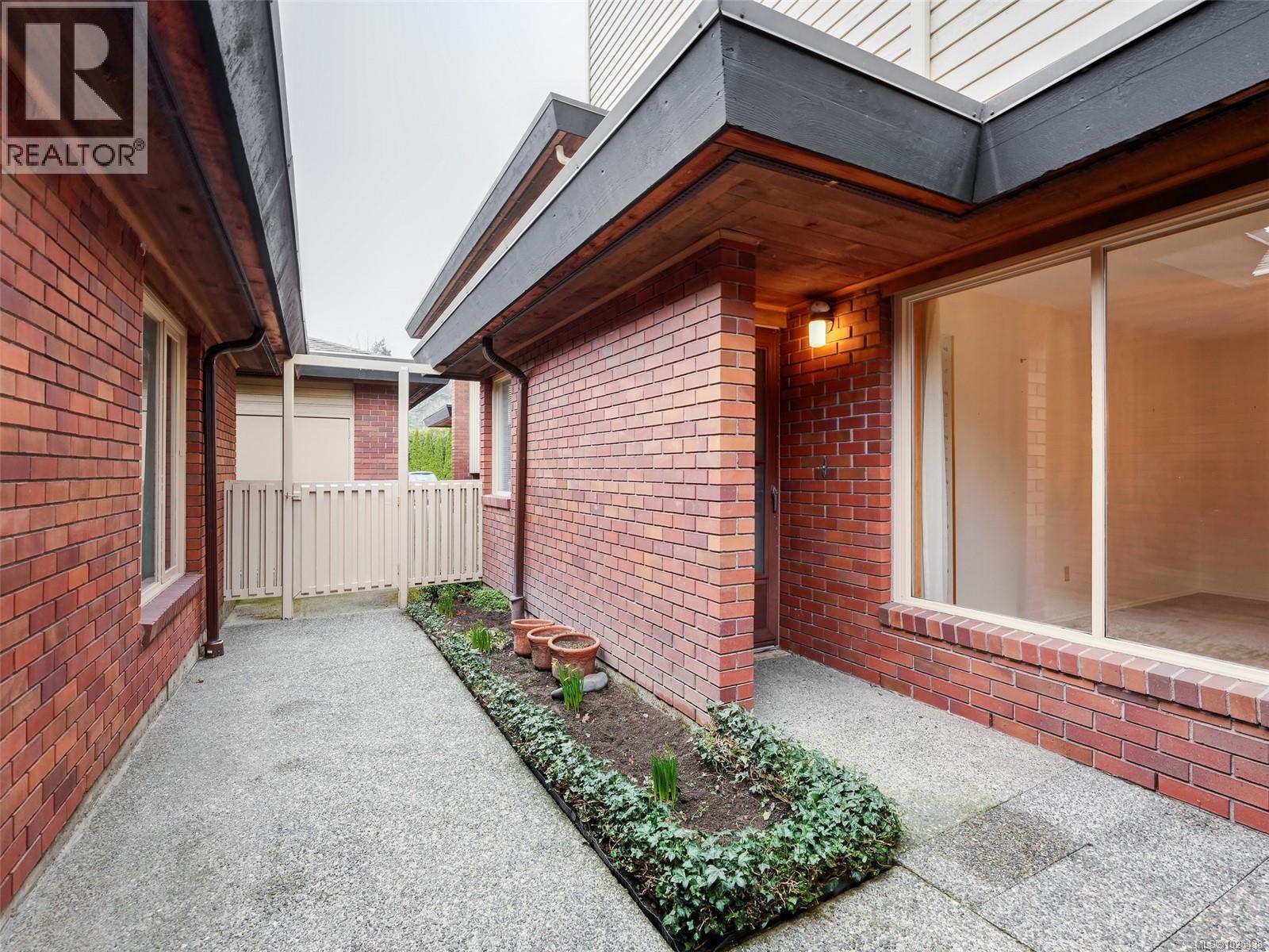 159 2345 Cedar Hill Cross Rd, Oak Bay