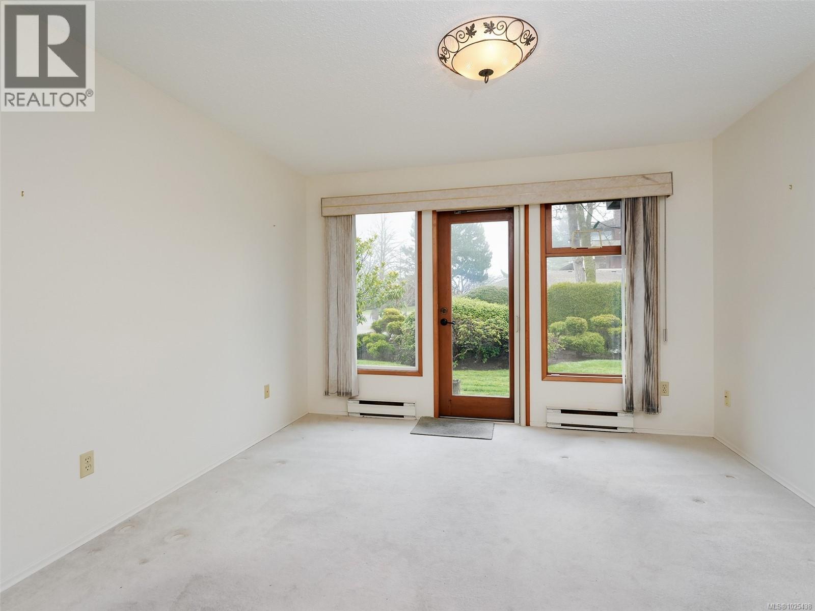 159 2345 Cedar Hill Cross Rd, Oak Bay