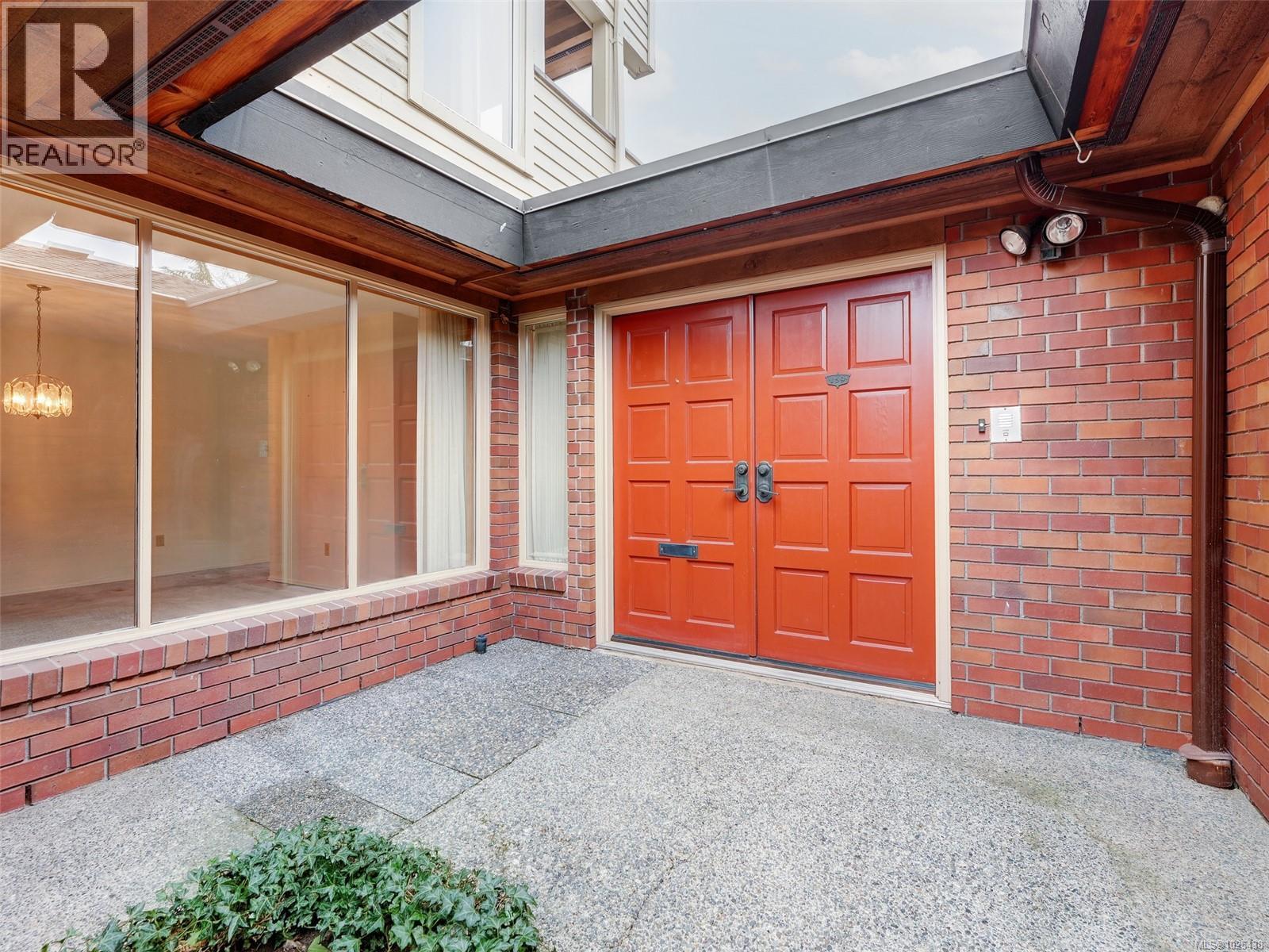 159 2345 Cedar Hill Cross Rd, Oak Bay