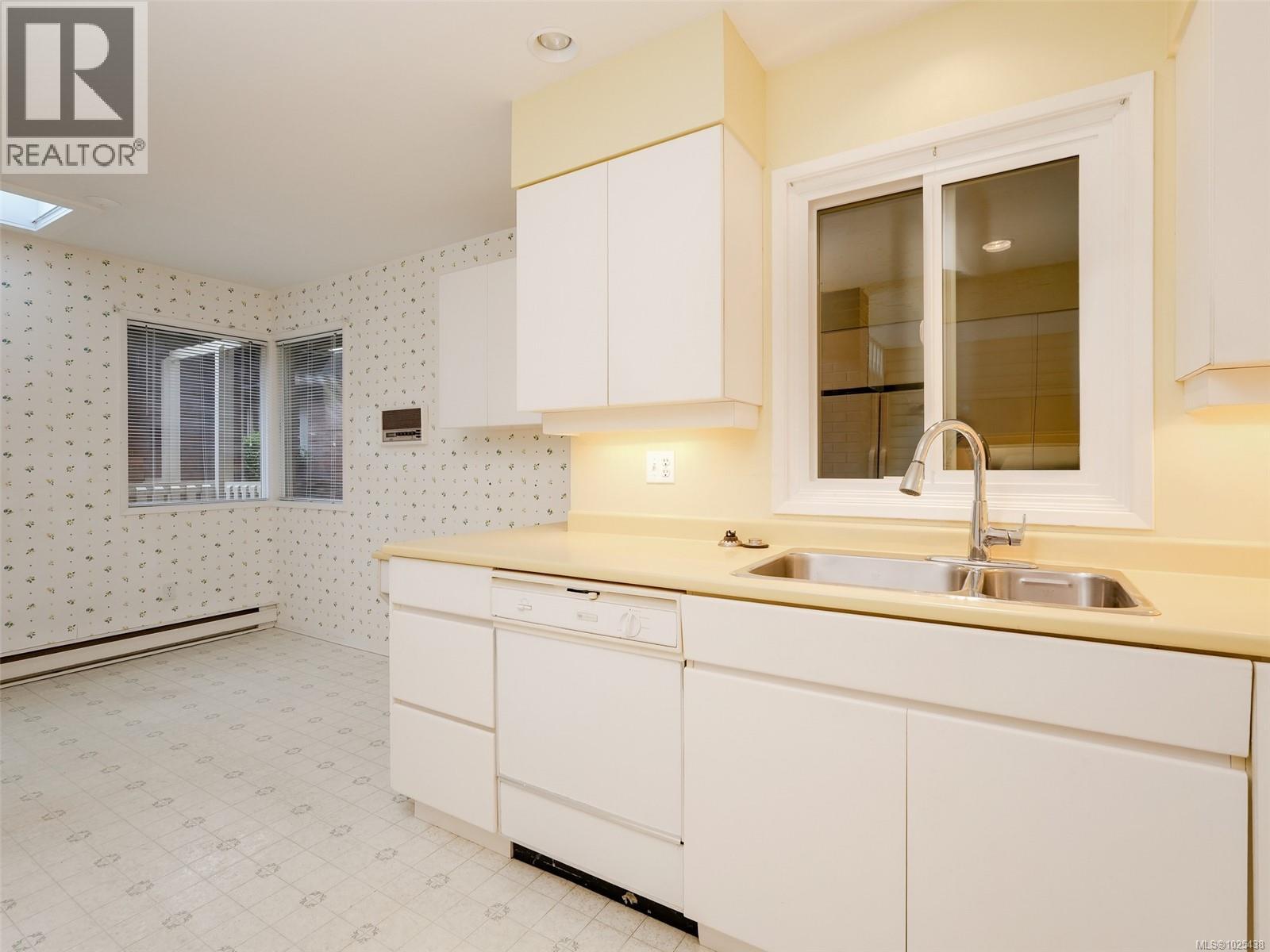 159 2345 Cedar Hill Cross Rd, Oak Bay