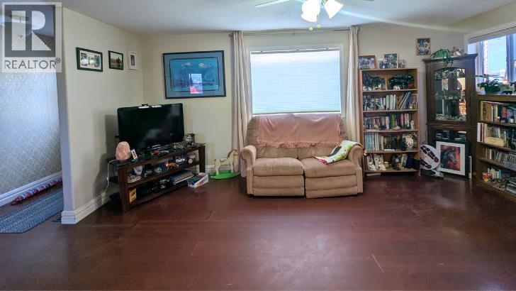 119 47 Avenue W - Photo 5 of 30, Claresholm, Alberta