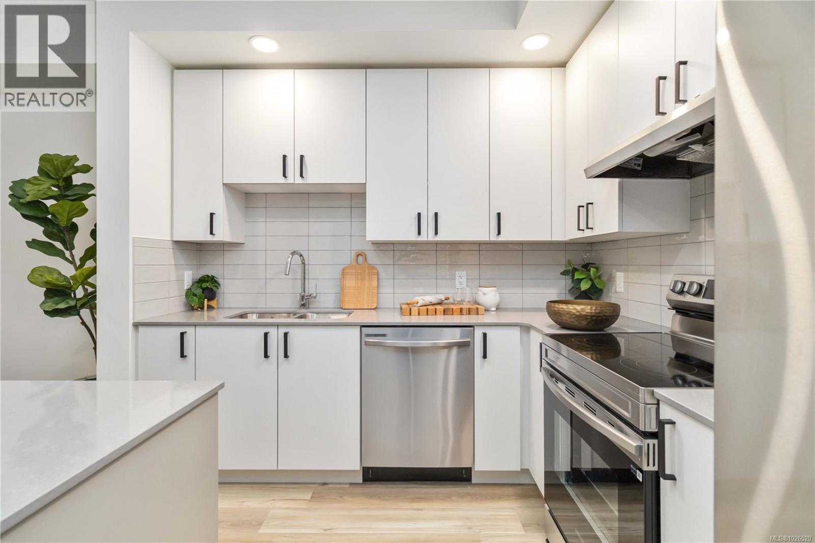 613 2390 City Gate Blvd, Langford