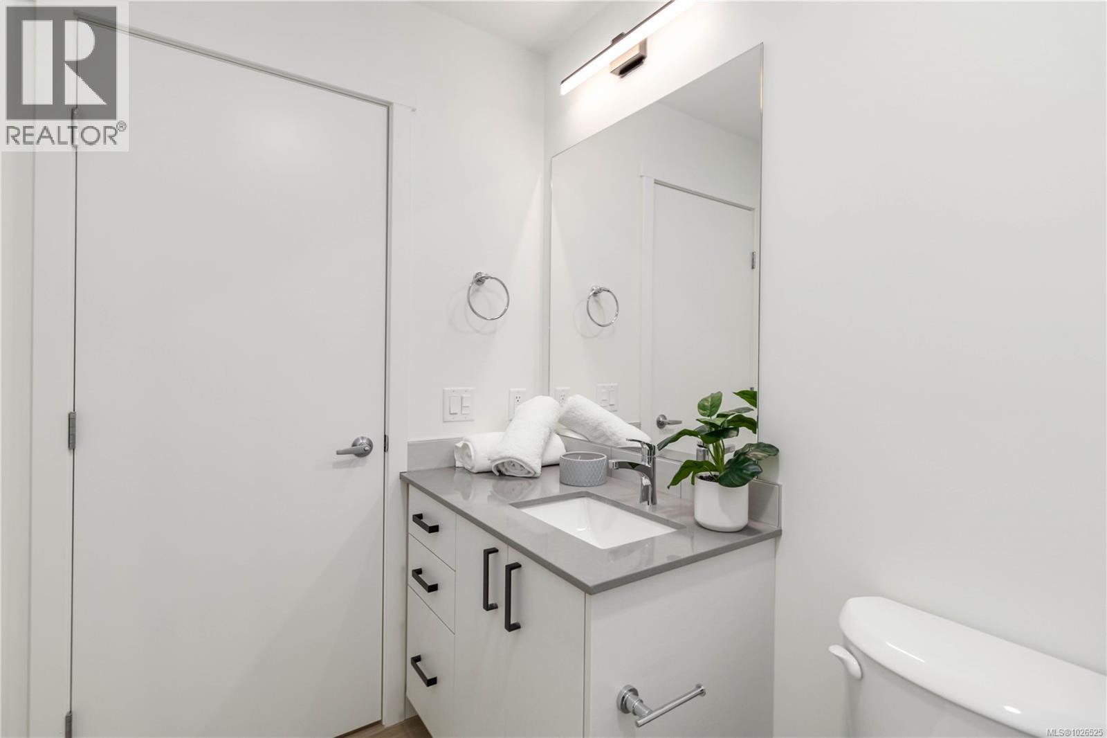 313 2390 City Gate Blvd, Langford