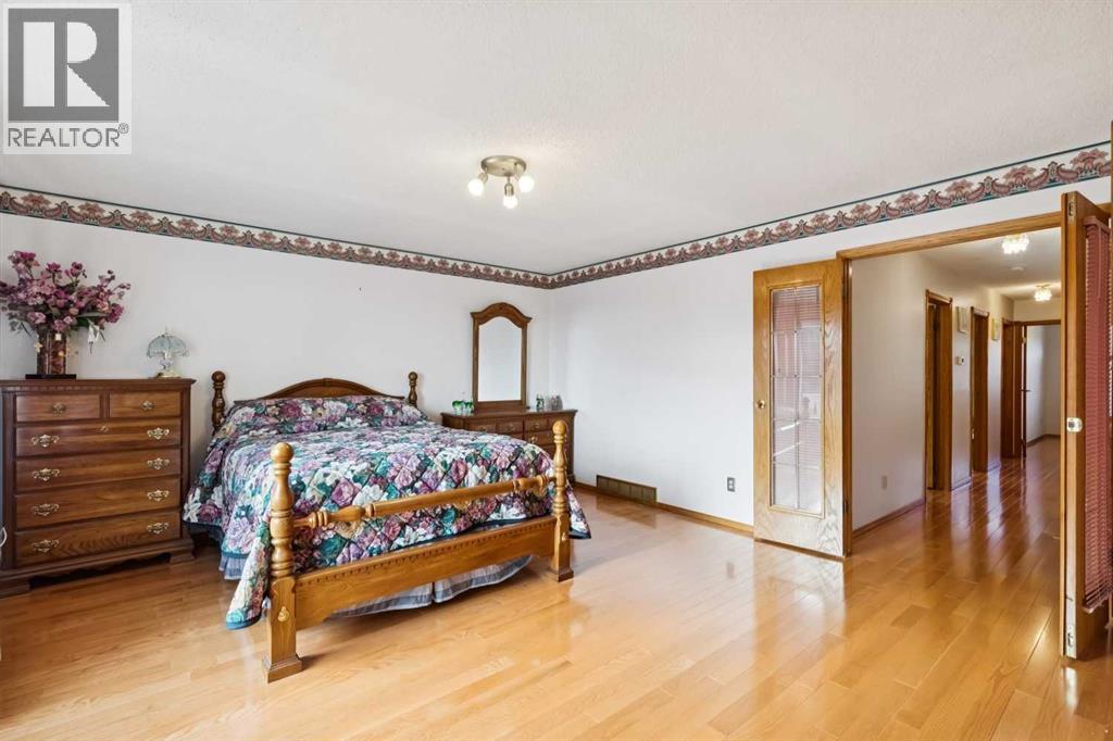 Single Family House for Sale in  Sirocco Drive SW Signal Hill Calgary 