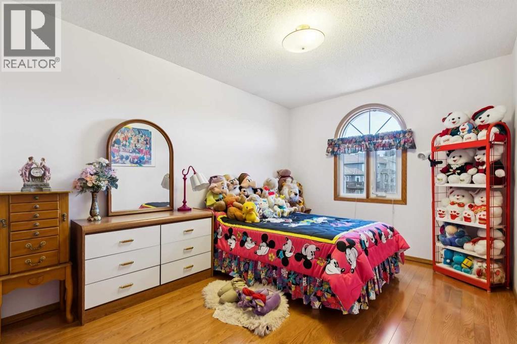 Single Family House for Sale in  Sirocco Drive SW Signal Hill Calgary 