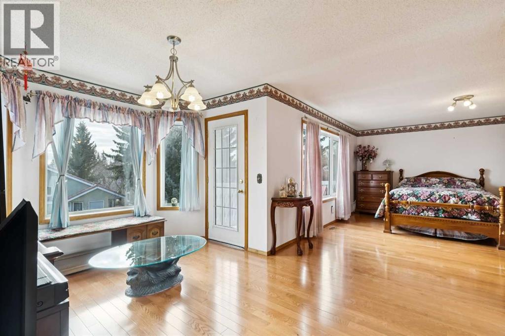 Single Family House for Sale in  Sirocco Drive SW Signal Hill Calgary 