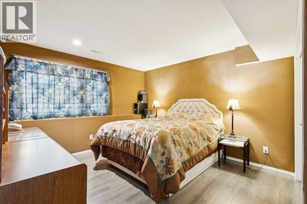 Single Family House for Sale in  Sirocco Drive SW Signal Hill Calgary 