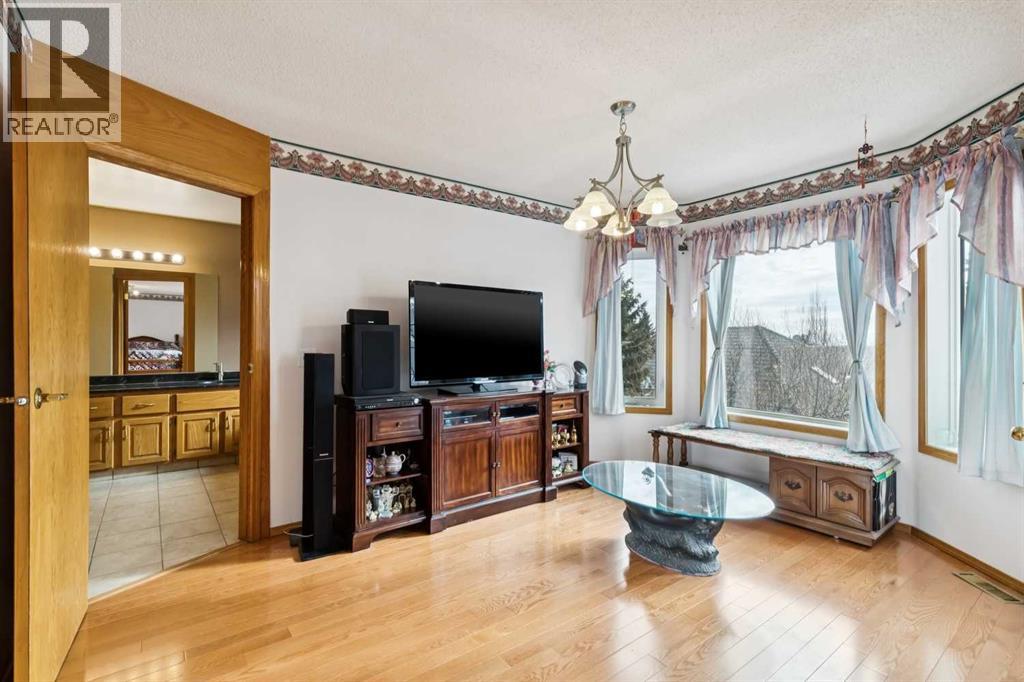Single Family House for Sale in  Sirocco Drive SW Signal Hill Calgary 