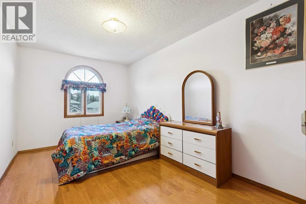 Single Family House for Sale in  Sirocco Drive SW Signal Hill Calgary 