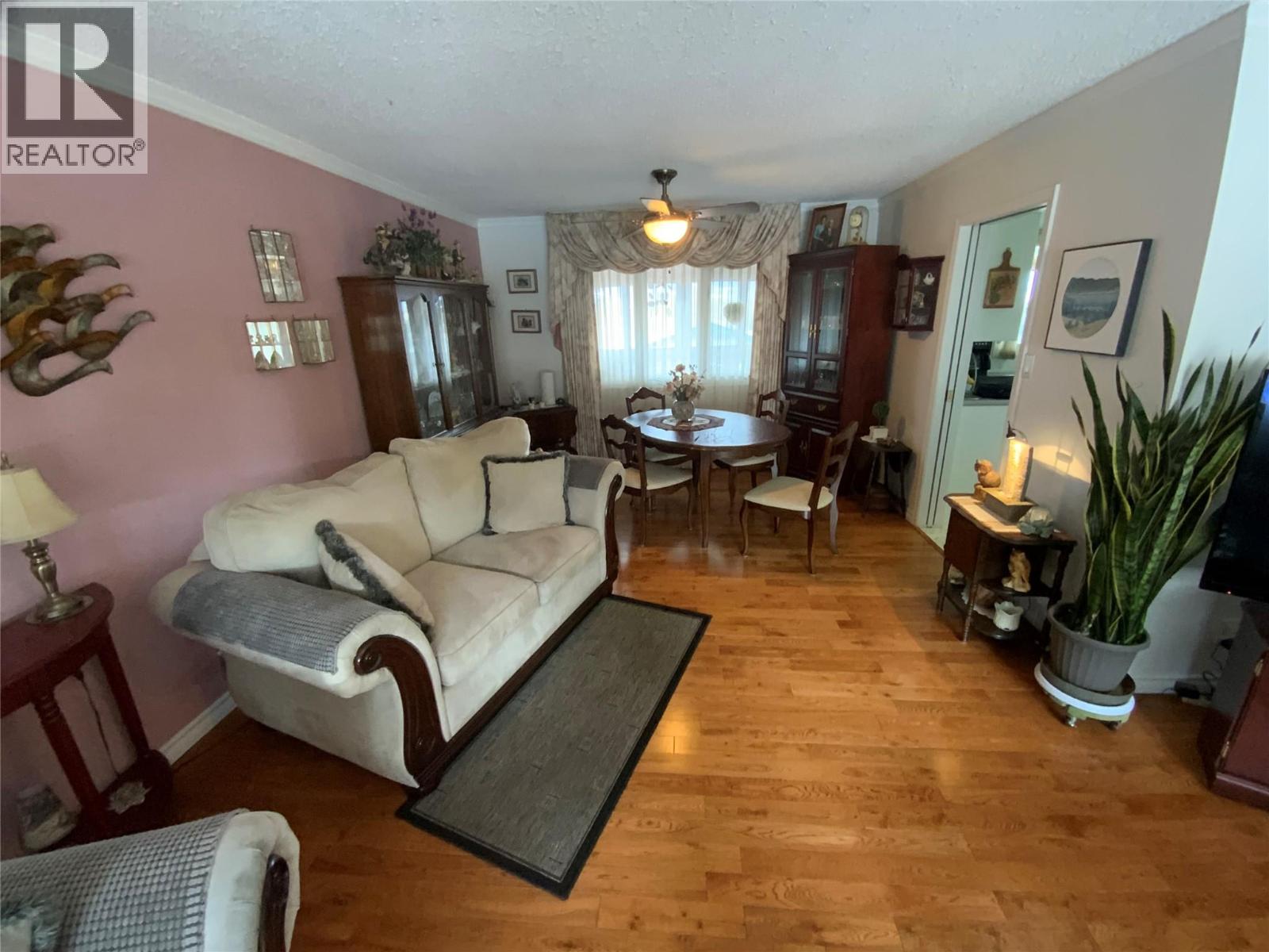 7805 Giants Head Road, Summerland