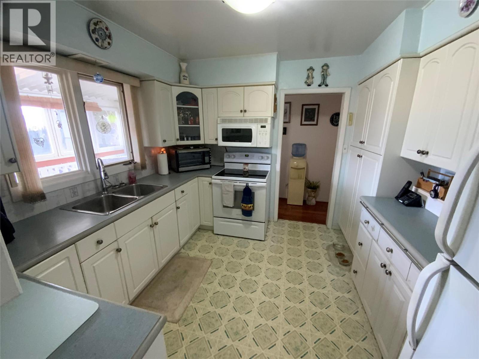 7805 Giants Head Road, Summerland